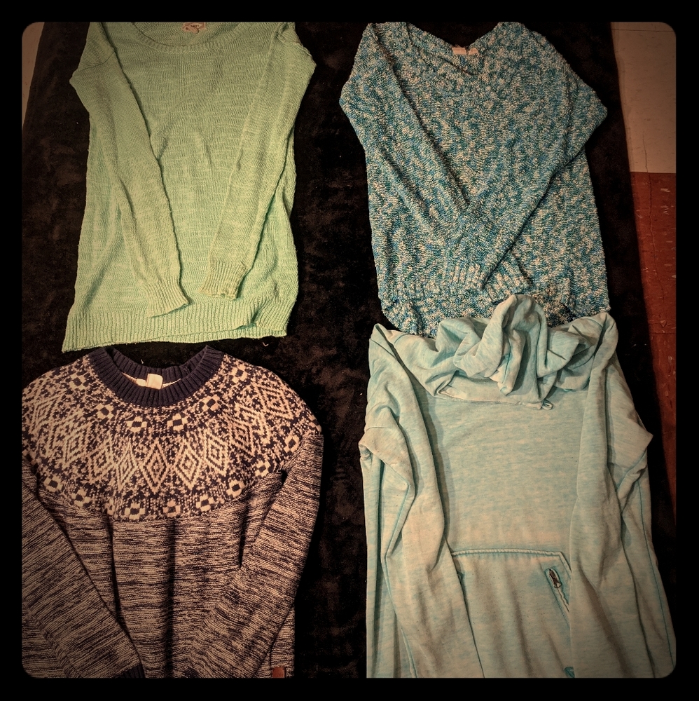Kirra and Roxy sweater plus hoody lot.